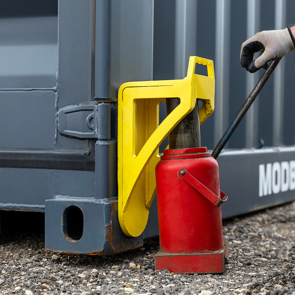 Twist 'n' Jack Container Lifter (TNJ™) for shipping container