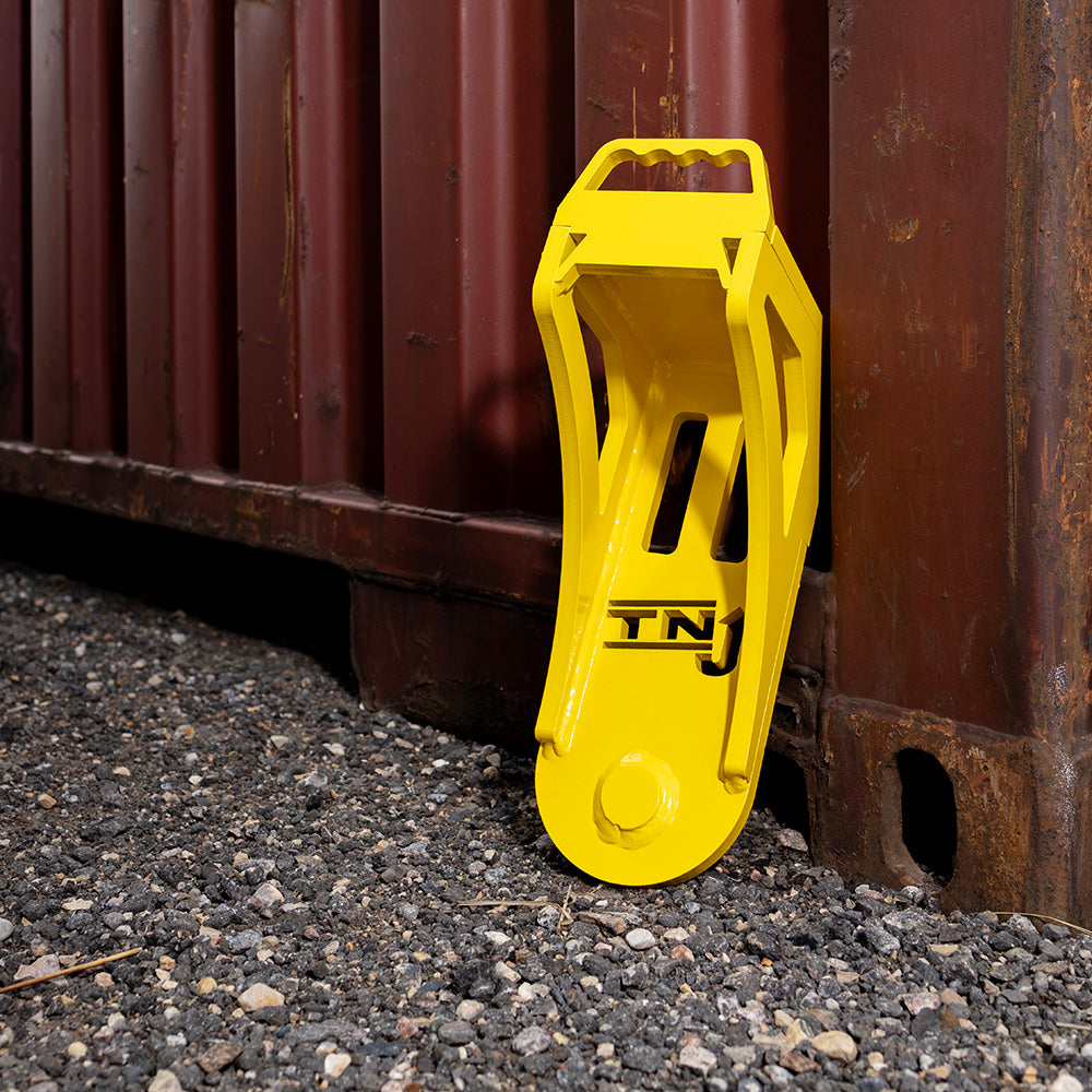 Twist 'n' Jack Container Lifter (TNJ™) for shipping container